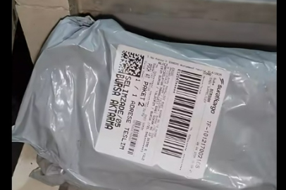 Bursa'da kargocu 27 bin liralık ürünü merdivene teslim etti!