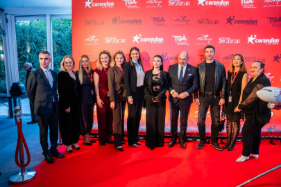 Corendon Airlines, Özge Yağız ve Yusuf Çim’i Varşova’da hayranlarıyla buluşturdu