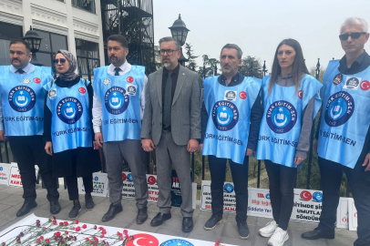 EĞİTİM CAMİASI ŞEHİT ÖĞRETMENLER VE ÖĞRENCİLER İÇİN SETBAŞI KÖPRÜSÜ'NDE ANMA PROGRAMI DÜZENLEDİ