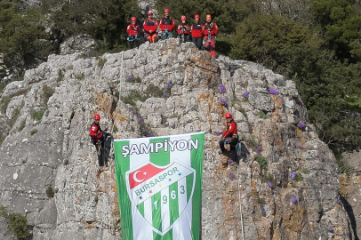 BURSAPOR BAYRAĞI ERİCEK’İN ZİRVESİNDE