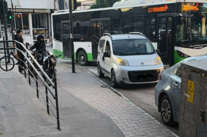 Erikli Caddesi’nde Park Sorunu Tepki Çekiyor: Banka Önündeki Yoğunluk Trafiği Kilitliyor