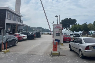 Gemlik Sahil Parkı Otoparkındaki Kaos İsyanı: “Bir Otoparka Görevli Koyamayanlar Gemlik’i Nasıl Yönetecek?”