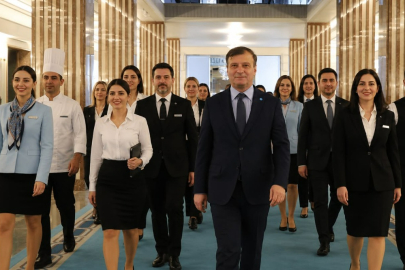 TURİZMİN BAŞKENTİ ALARM VERİYOR! ANTALYA'DAN YÜKSELEN SESSİZLİK EKONOMİYİ DE SARSIYOR Özcan Gönülal: "Oteller Dolu Görünebilir Ama Çarşılar Boş, Esnaf Umutsuz. Turizm Alarm Veriyor."