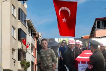 Bursa'da Duygulandıran Görüntü! Şehit Yunus Yılmaz'ın Baba Ocağı Türk Bayraklarıyla Donatıldı