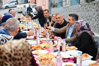 BURSA’DA KADINLARDAN BAŞKAN YILMAZ’A KAHVALTI DAVETİ! SOKAKTA SAMİMİ BULUŞMA